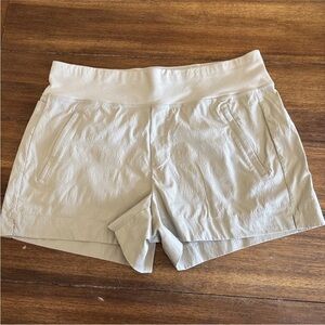 Athleta Trekkie North Shorts Womens Size 14 Beige Pull On Stretch
